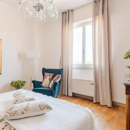 Horizon Panoramic Penthouse With Elevator In * 루카