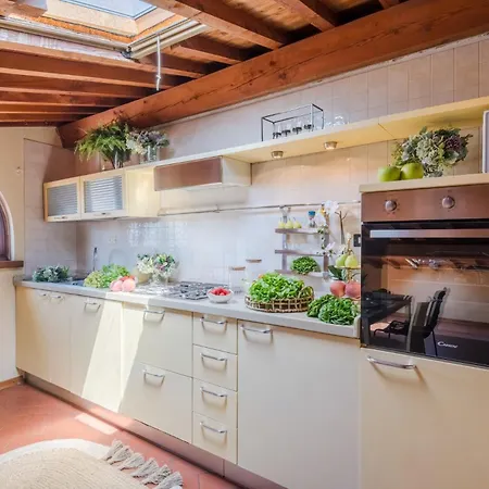 Apartment Horizon Panoramic Penthouse With Elevator In Lucca